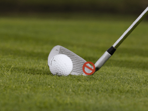 golf club and ball on grass, What causes a shank in golf